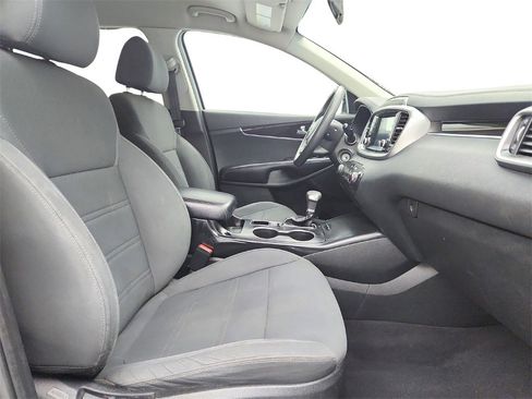 Used 2020 Kia Sorento LX image 23