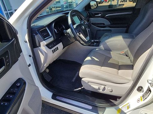 Used 2018 Toyota Highlander Limited FWD image 10