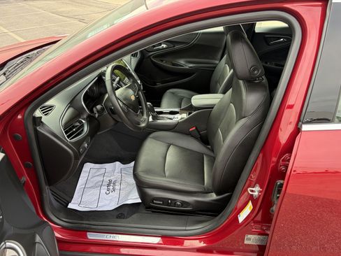Used 2019 Chevrolet Malibu Premier w/ Sun and Wheel Package FWD image 9