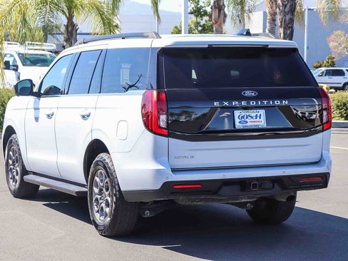 Certified 2025 Ford Expedition Active AWD/4WD image 6