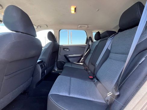 Used 2022 Nissan Rogue SV FWD image 17