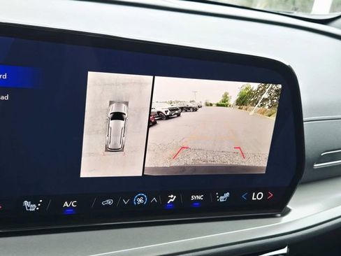 New 2026 Chevrolet Traverse LT w/ Sun and Wheel Package AWD/4WD image 23