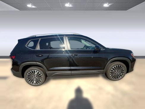 New 2026 Volkswagen Taos SE FWD image 7