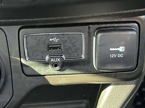 Used 2022 Jeep Renegade Limited w/ Sun, Sound & Wheels Group image 38