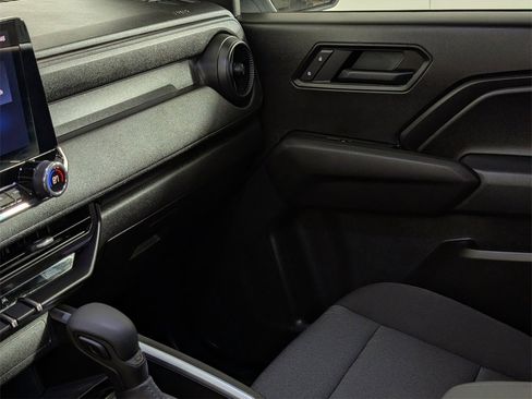 Used 2025 Chevrolet Colorado Trail Boss image 24