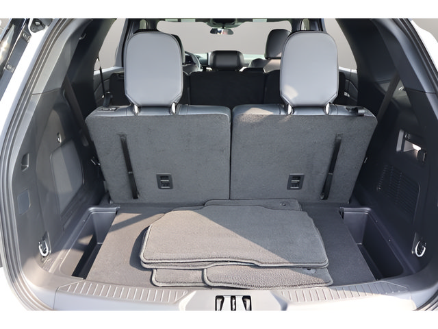 Used 2025 Ford Explorer ST-Line w/ ST-Line Street Pack AWD/4WD image 14