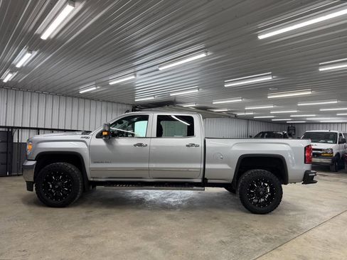 Used 2019 GMC Sierra 2500 SLT w/ Duramax Plus Package image 4