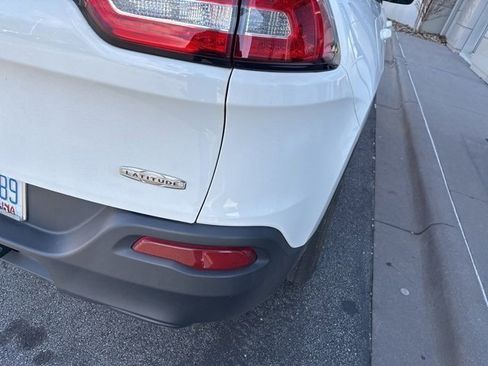 Used 2016 Jeep Cherokee Latitude w/ Cold Weather Group image 9