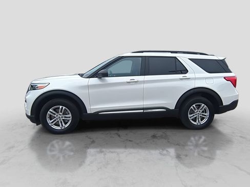 Used 2024 Ford Explorer XLT w/ Equipment Group 202A AWD/4WD image 5
