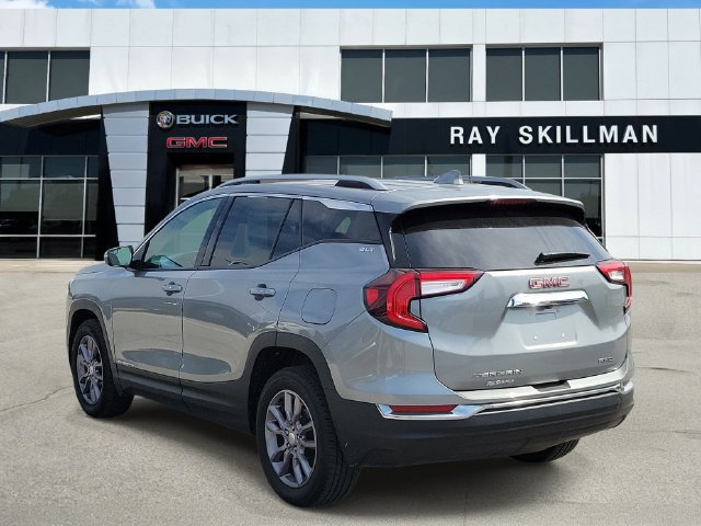 Used 2024 GMC Terrain SLT AWD/4WD image 4
