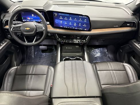 Used 2025 Chevrolet Suburban High Country image 17