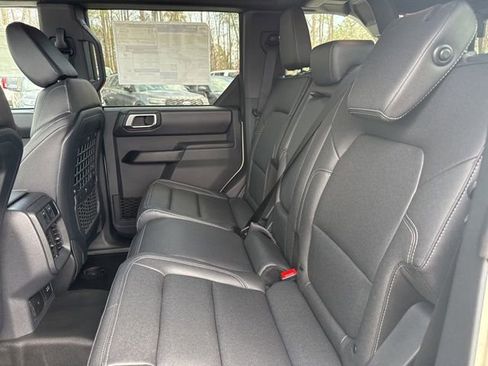 New 2025 Ford Bronco Badlands image 19