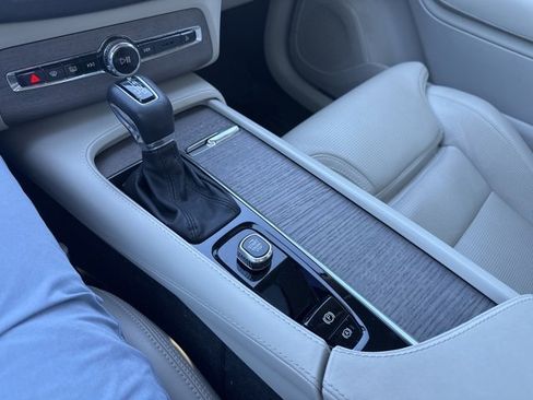 Certified 2022 Volvo XC90 T6 Inscription w/ Lounge Package image 7