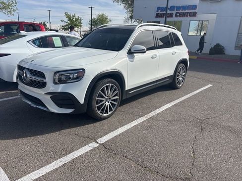 Used 2023 Mercedes-Benz GLB 250 4MATIC image 2
