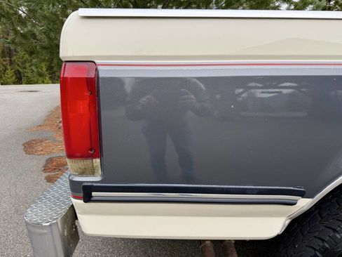 Used 1990 Ford F250 XL 2dr 4WD Standard Cab LB HD image 40