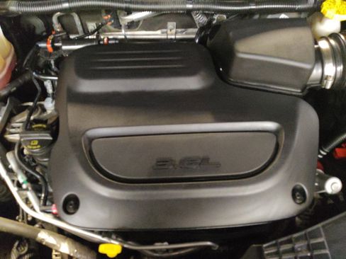 Used 2023 Chrysler Voyager LX FWD image 30