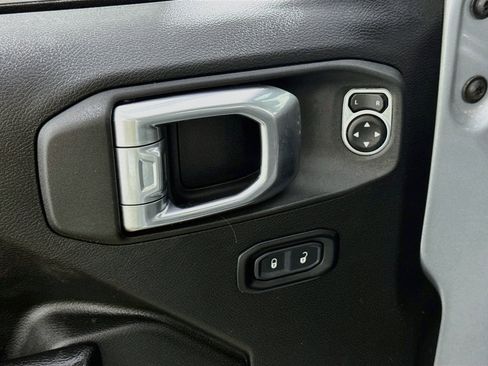 Used 2024 Jeep Wrangler Unlimited AWD/4WD image 19