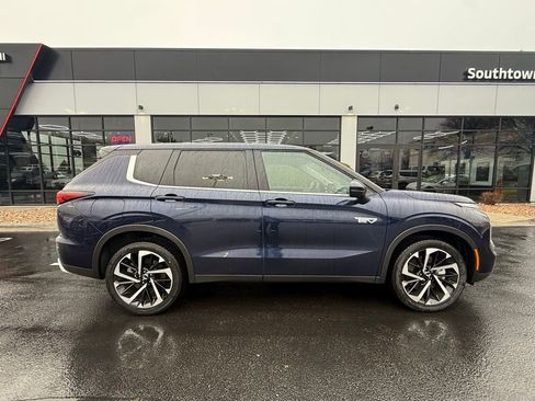 Used 2025 Mitsubishi Outlander SE image 8