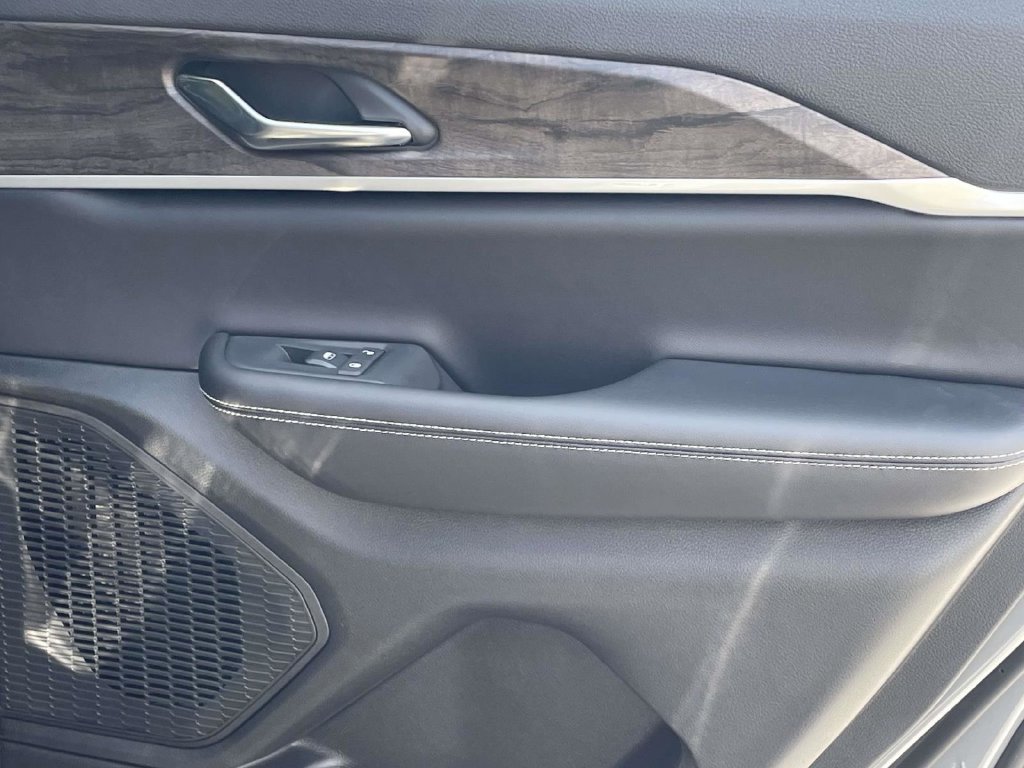New 2027 Jeep Grand Cherokee Altitude RWD image 20