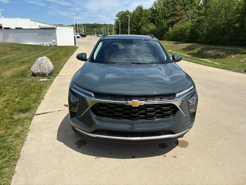New 2026 Chevrolet Trax LT w/ LT Convenience Package FWD image 12