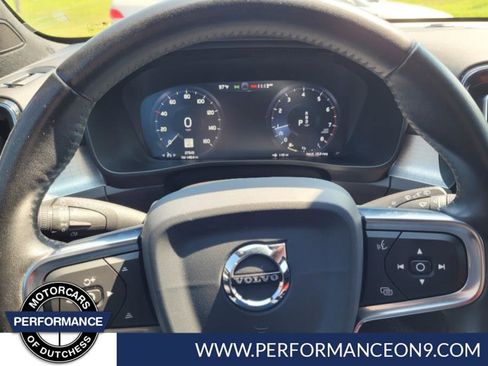 Used 2020 Volvo XC40 T5 Momentum w/ Protection Package image 17