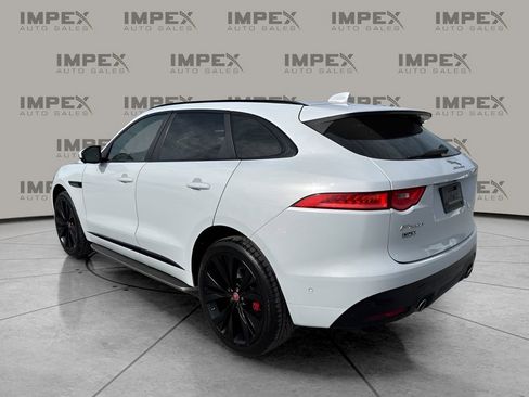 Used 2018 Jaguar F-PACE S image 3