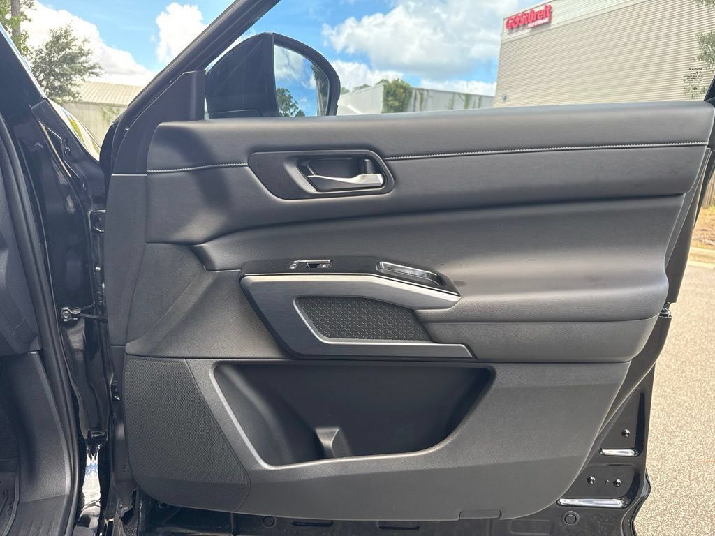 Used 2023 Nissan Pathfinder SL AWD/4WD image 44