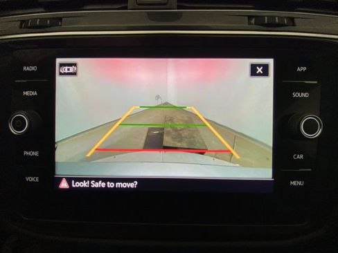 Used 2022 Volkswagen Tiguan SE AWD/4WD image 17