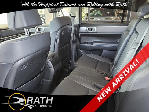 Used 2025 Hyundai Santa Fe SEL image 14