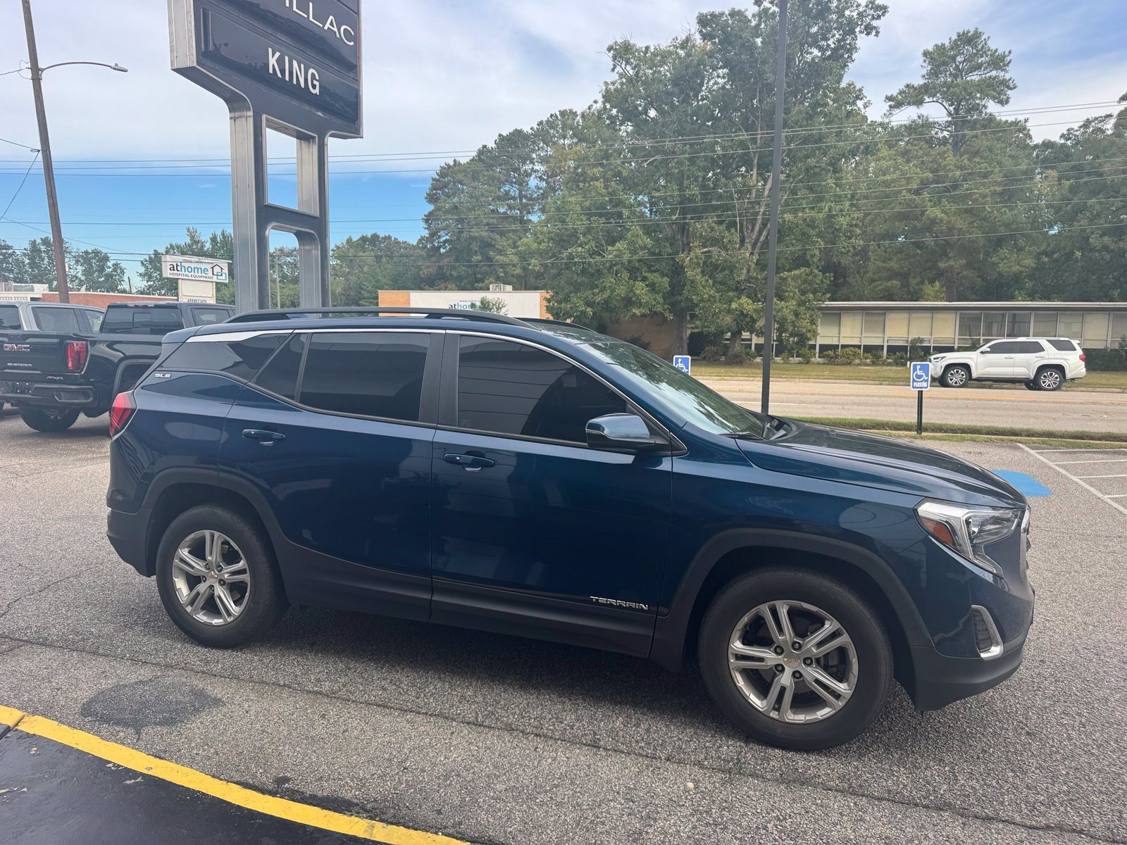 Used 2021 GMC Terrain SLE w/ Driver Convenience Package FWD image 8