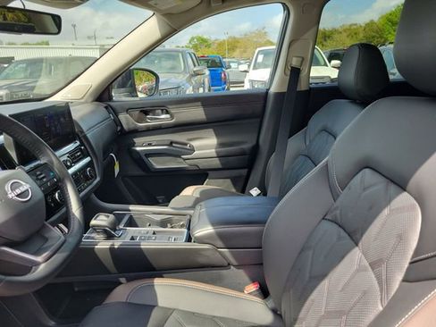 New 2026 Nissan Pathfinder Platinum w/ Cargo Package image 8