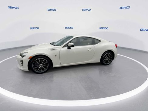 Used 2017 Toyota 86 RWD image 4