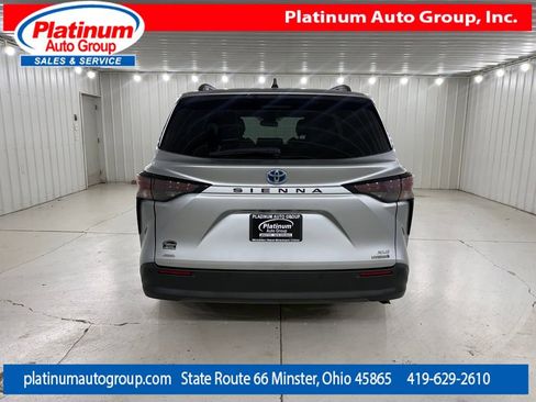 Used 2023 Toyota Sienna XLE AWD/4WD image 4