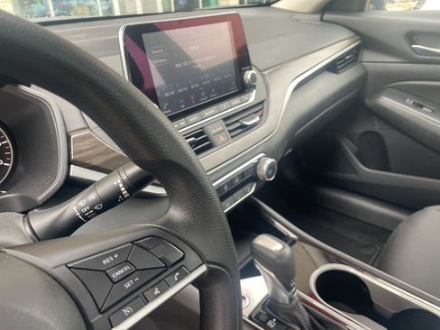 Used 2024 Nissan Altima 2.5 SV image 22