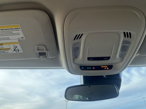 Used 2023 Buick Envision Essence image 31