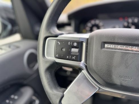 Used 2025 Land Rover Discovery S image 29