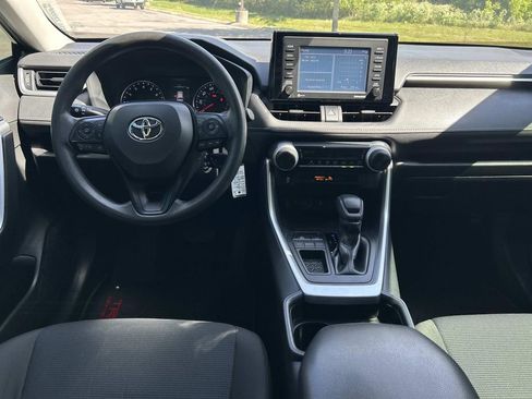 Used 2021 Toyota RAV4 LE FWD image 16