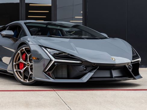 Used 2024 Lamborghini Revuelto image 6