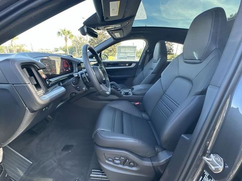 Used 2026 Porsche Cayenne Coupe AWD/4WD image 7