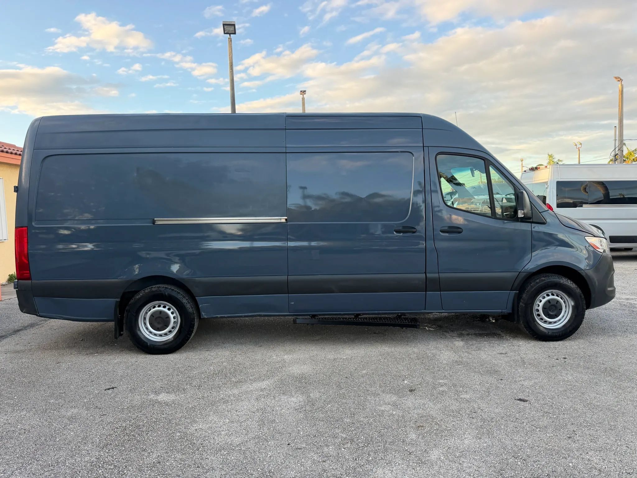 Used 2019 Mercedes-Benz Sprinter 2500 170 Extended Cargo image 9