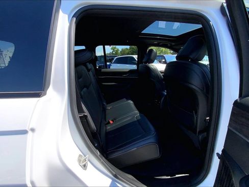 Certified 2024 Jeep Grand Cherokee Limited AWD/4WD image 16