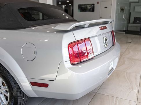 Used 2006 Ford Mustang Convertible RWD image 14