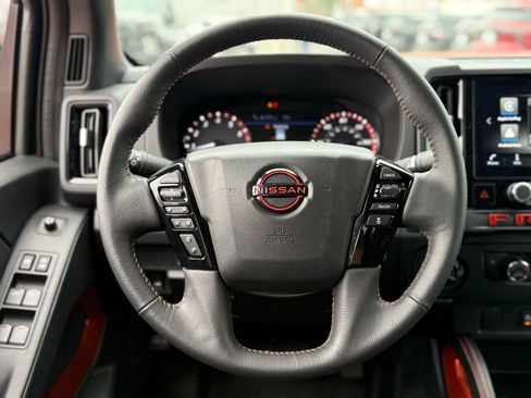 Used 2025 Nissan Frontier PRO-4X AWD/4WD image 18