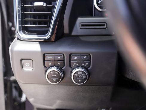 Used 2022 GMC Sierra 1500 Denali AWD/4WD image 18