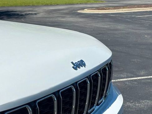 Used 2023 Jeep Grand Cherokee L Limited w/ Luxury Tech Group II AWD/4WD image 14