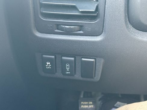 Used 2014 Nissan Titan SV w/ SV Value Truck Package image 14