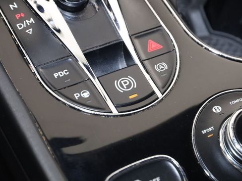 Used 2018 Bentley Bentayga image 38