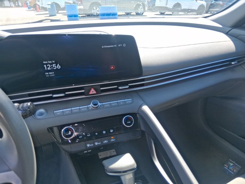Used 2024 Hyundai Elantra SEL FWD image 14
