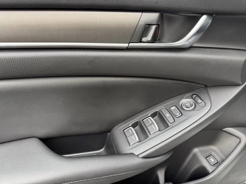 Used 2019 Honda Accord LX image 17