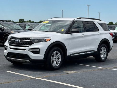 Used 2023 Ford Explorer XLT w/ Equipment Group 202A AWD/4WD image 9